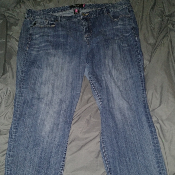 Torrid Denim Medium Wash Straight Leg Jeans EUC - Picture 2 of 5